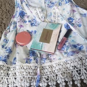 Lip Gloss Shirt Makeup Bundle